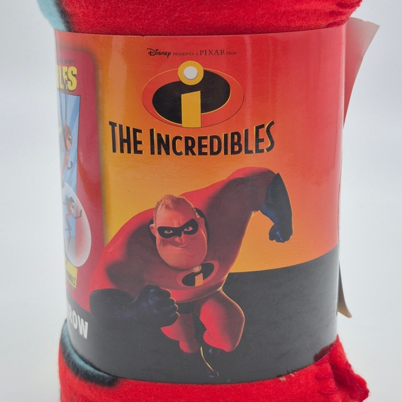The Incredibles Family Fleece Throw Blanket 50" x 60" The Northwest Company Red - Picture 3 of 7